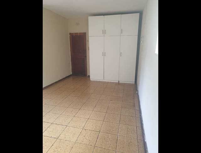 1 bed property to rent in SAVOY ESTATE